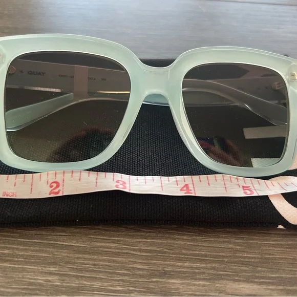 Quay Blue Sunglasses. NEW - Picture 4 of 8